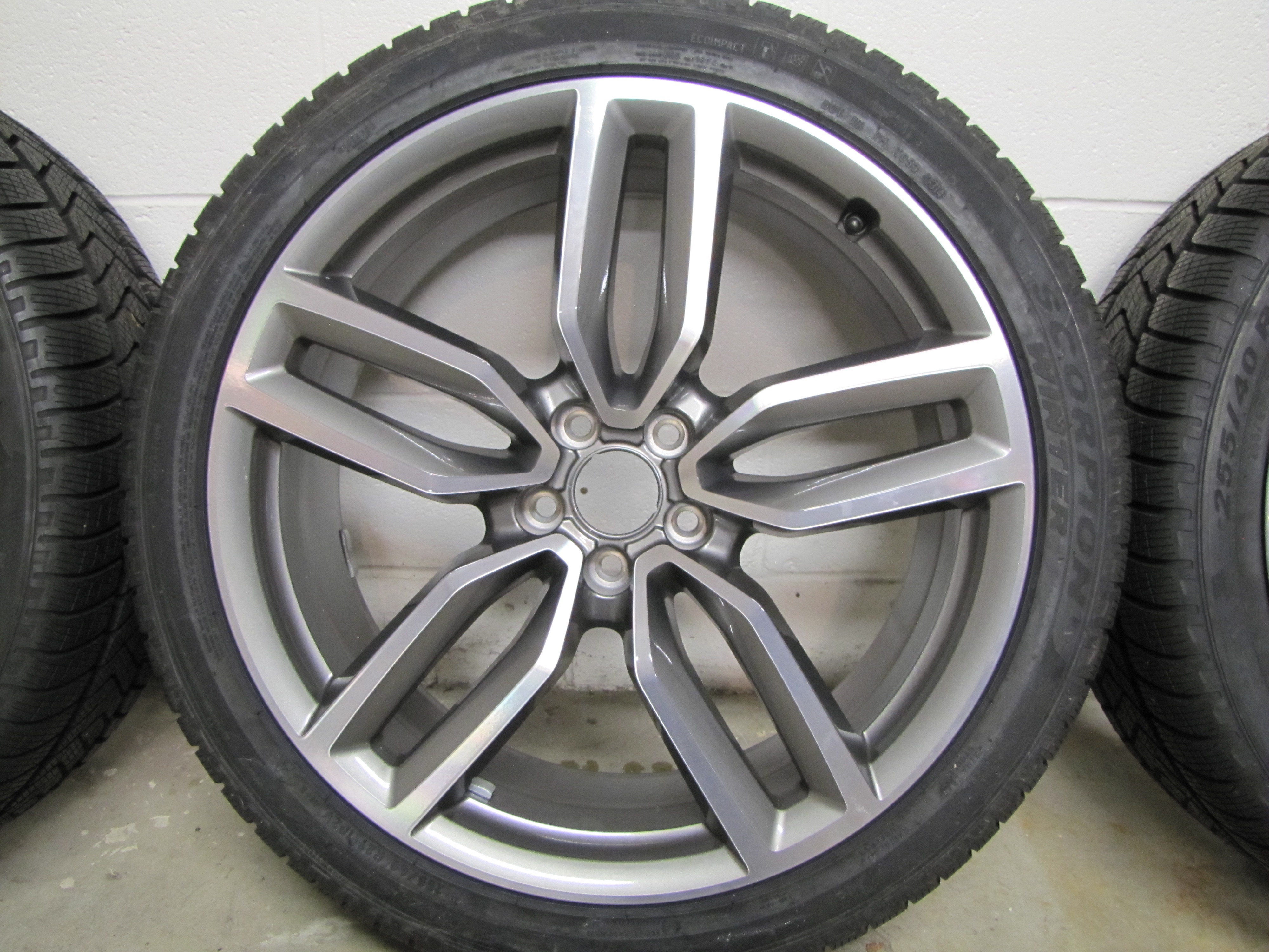 Audi Q5 2015 Audi SQ5 21" OEM wheels with Pirelli Scorpion Winter Tires